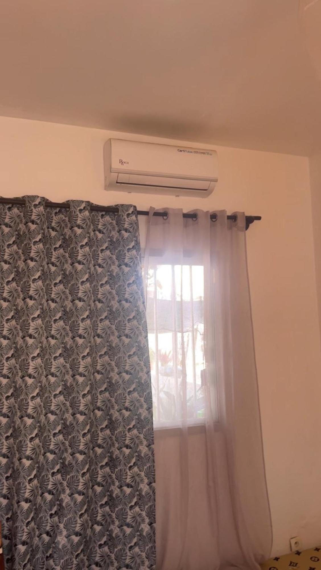 Dar Dyali Rooftop ⁿᵉᵃʳ ⁿᵍᵒʳ ᵇᵉᵃᶜʰ ᵃⁿᵈ ⁱˢˡᵃⁿᵈ Dakar Bilik gambar